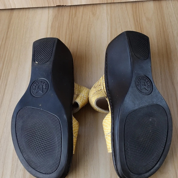 Mephisto Mobils Ularia Gold Snakeskin Print Wedge SlidesSize 38 US 8 - Picture 7 of 7